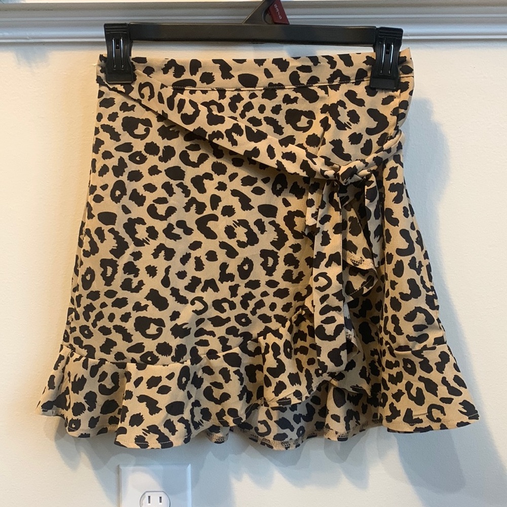 NEVER WORN, cheetah print wrap skirt with zip up in back and adjustable tie